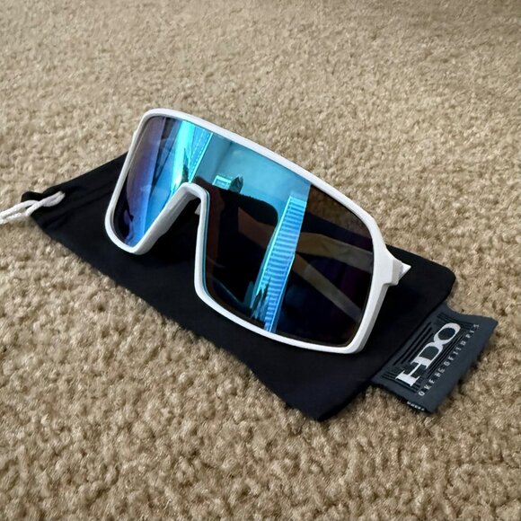 Oakley Other - ( OO9406 ) Oakley Sutro PRIZM POLARIZED White Matte Frame Blue Icons